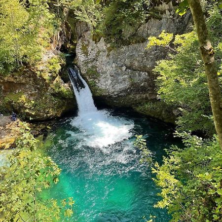 ホテルGjovalin Lokthi Shkodër エクステリア 写真